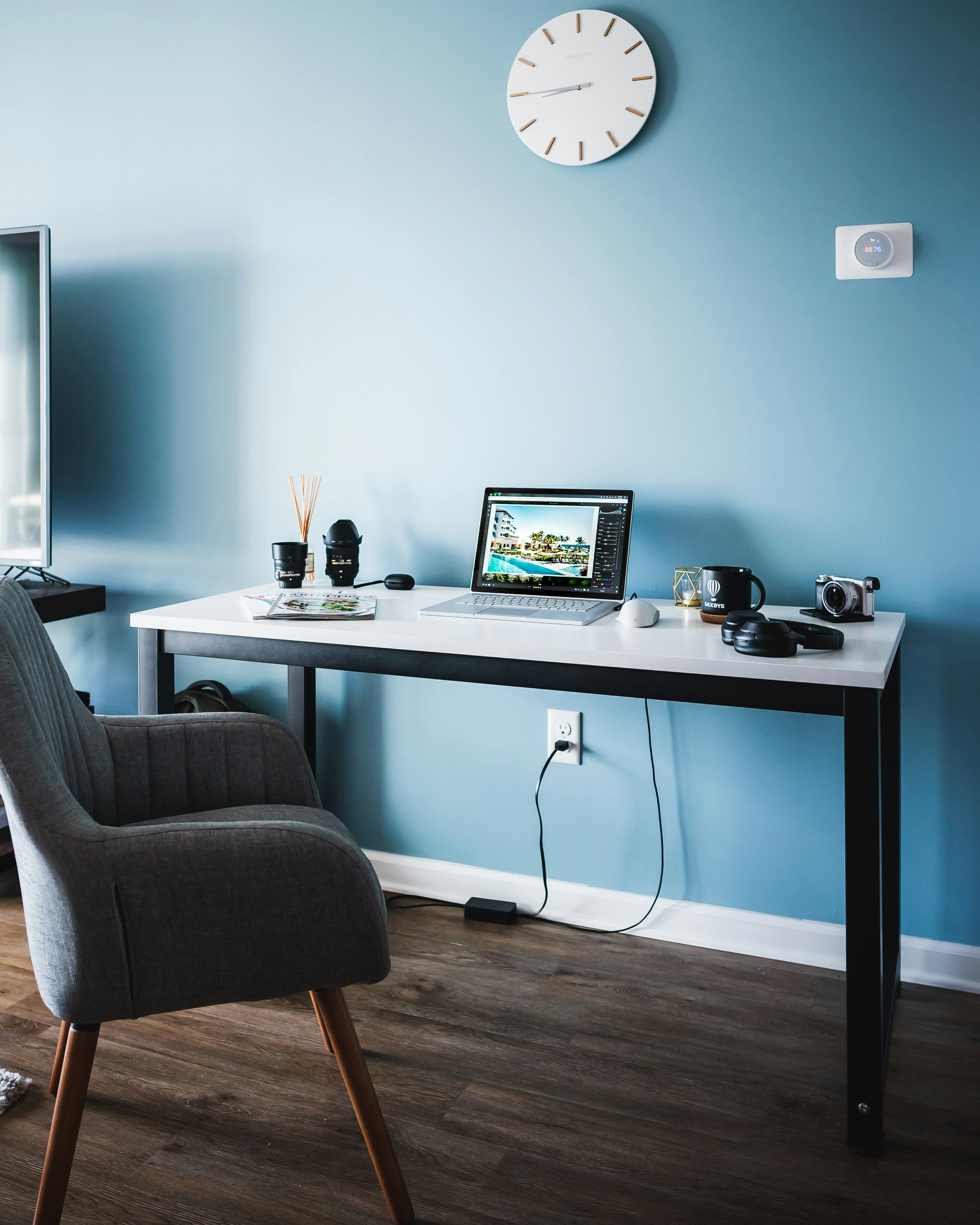 white wooden desk